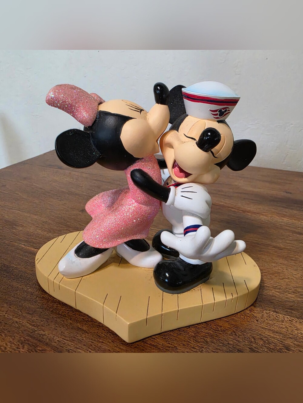 Disney Cruise Line Mickey & Minnie Shipmates Figure Statue Kiss